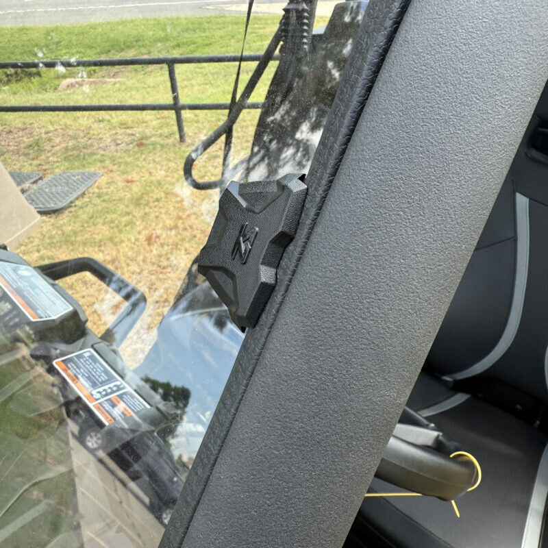 Seizmik Tool-Less Windshield Hard Coated Poly CAN - 50-55326KIT Can-Am Maverick 2018-2025