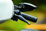 Kuryakyn 5736 ISO Levers Chrome - User 1
