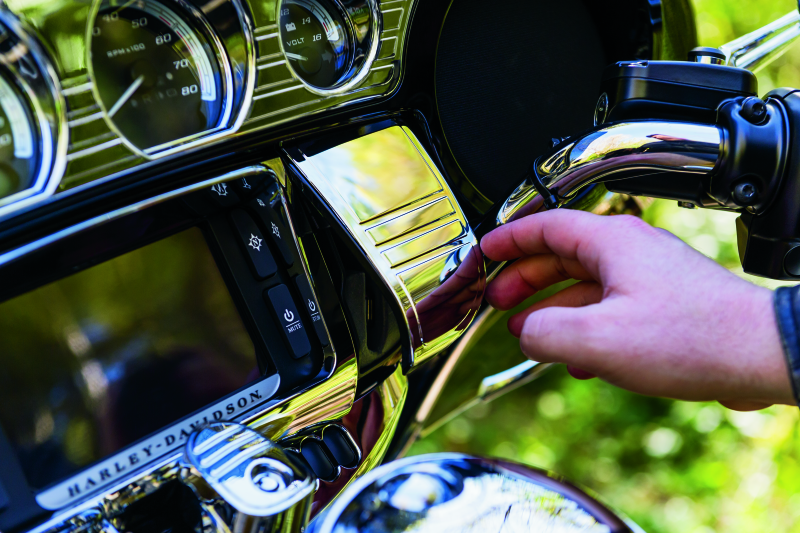 Kuryakyn 7240 Deluxe Tri-line Stereo Trim Kit 14-Up Touring Models Chrome - User 1
