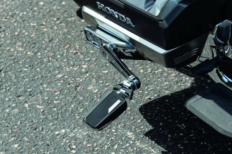 Kuryakyn 6750 Omni Cruise Mnt With Pegs Chrome - User 1