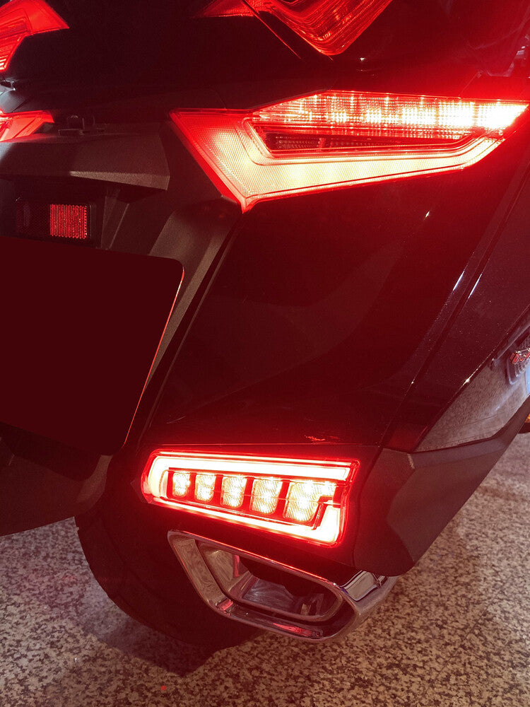 Pathfinder Rear Saddlebag LED Light Dynamic Sequential - RDS1821 Honda Gold 2018-2023