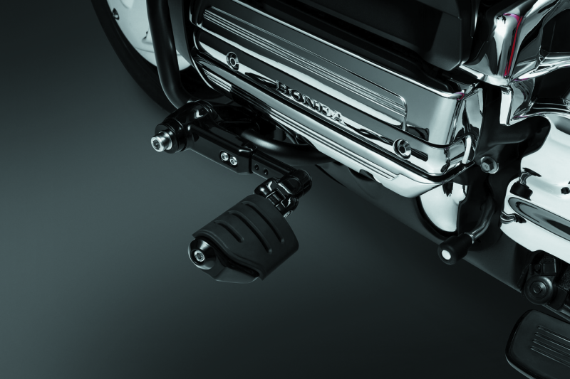 Kuryakyn 3990 Ergo III Adjustable Mount With Trident Dually ISO Pegs Gloss Black - User 1