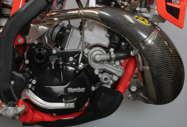 P3 Pipe Guard Carbon Fiber - 109068 Beta 200 / 200 2T 2019-2025