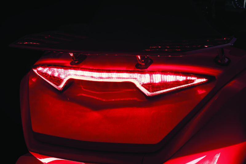 Kuryakyn 3264 Omni L.e.d Trunk Light Bar 18-20 GL1800 - User 1