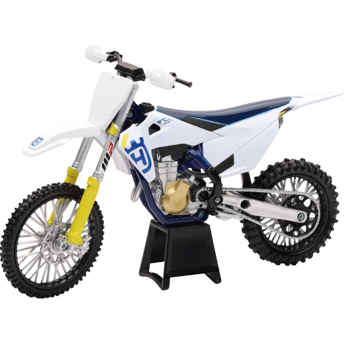NEW RAY TOYS 7001-0044 58153 Mini Husqvarna Dirt Bike Husqvarna FC450 2019 Bike - 1:12 Scale - White/Blue/Black