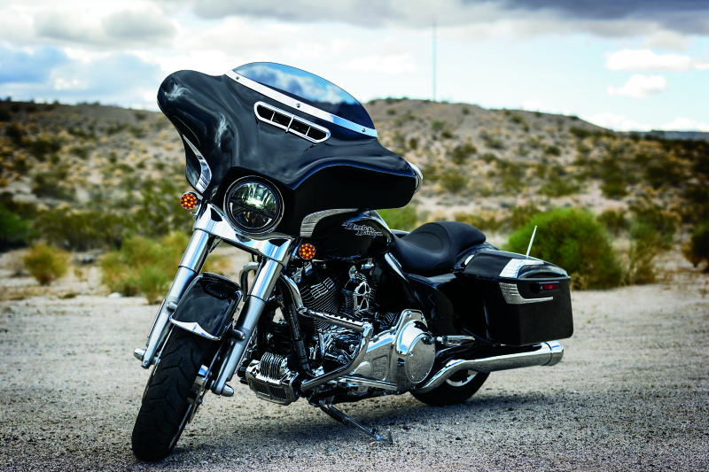 Kuryakyn 1387 Smooth Windshield Trim 14-Up Touring Chrome - User 1