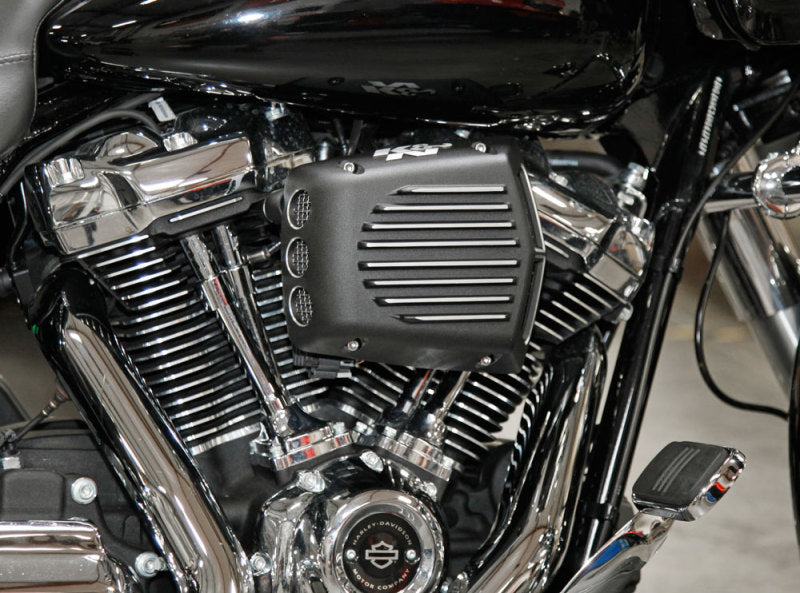 K & N RK-3955 K&N Street Metal Intake System Shaker For 2017 Harley Davidson Touring - Photo - Mounted