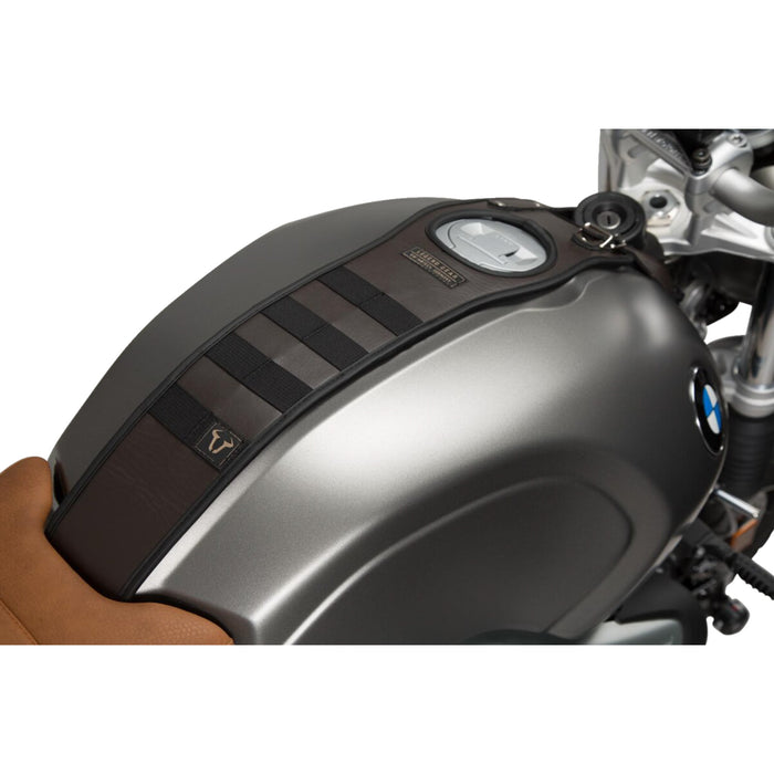 SW-MOTECH 3581-0007 BC.TRS.07.512.50000 Legend Gear Tank Strap System with la3 smartphone bag - bmw