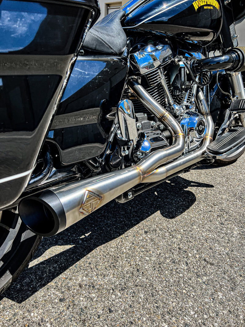 2017-2026 M8 BAGGER - CUTBACK