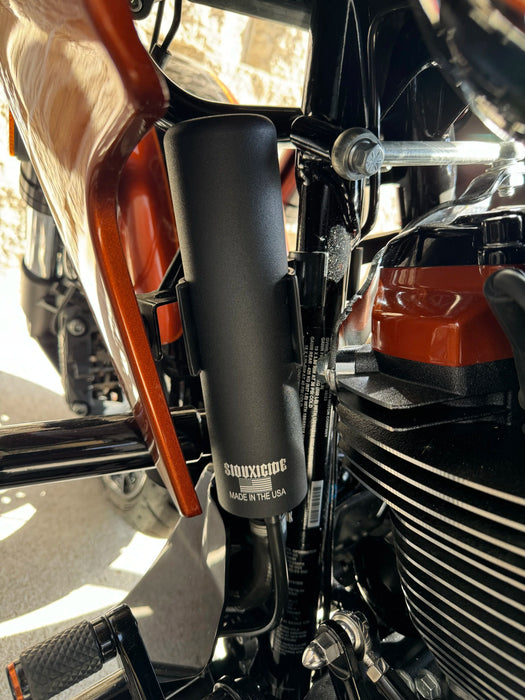 Siouxicide Choppers Radiator Reservoir Cover - Wrinkle Black, For 2023.5-Up Touring
