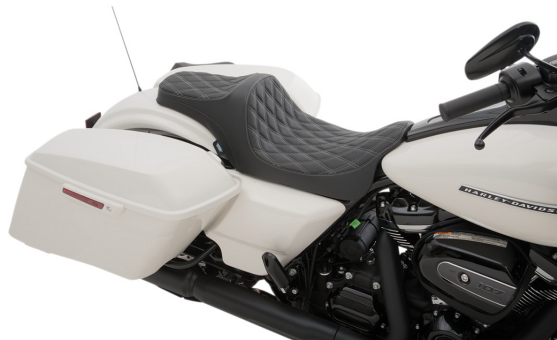 DRAG SPECIALTIES 0801-1115 Predator III Seat - Double Diamond - Silver Stitched - FL '08+