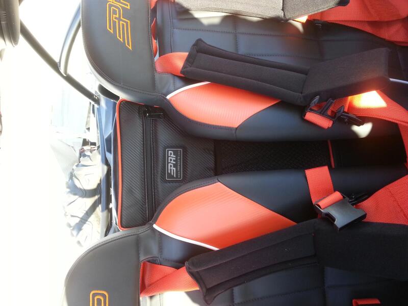 PRP Seats E34-210 PRP Polaris RZR Center Bag - Black - Photo - Close Up