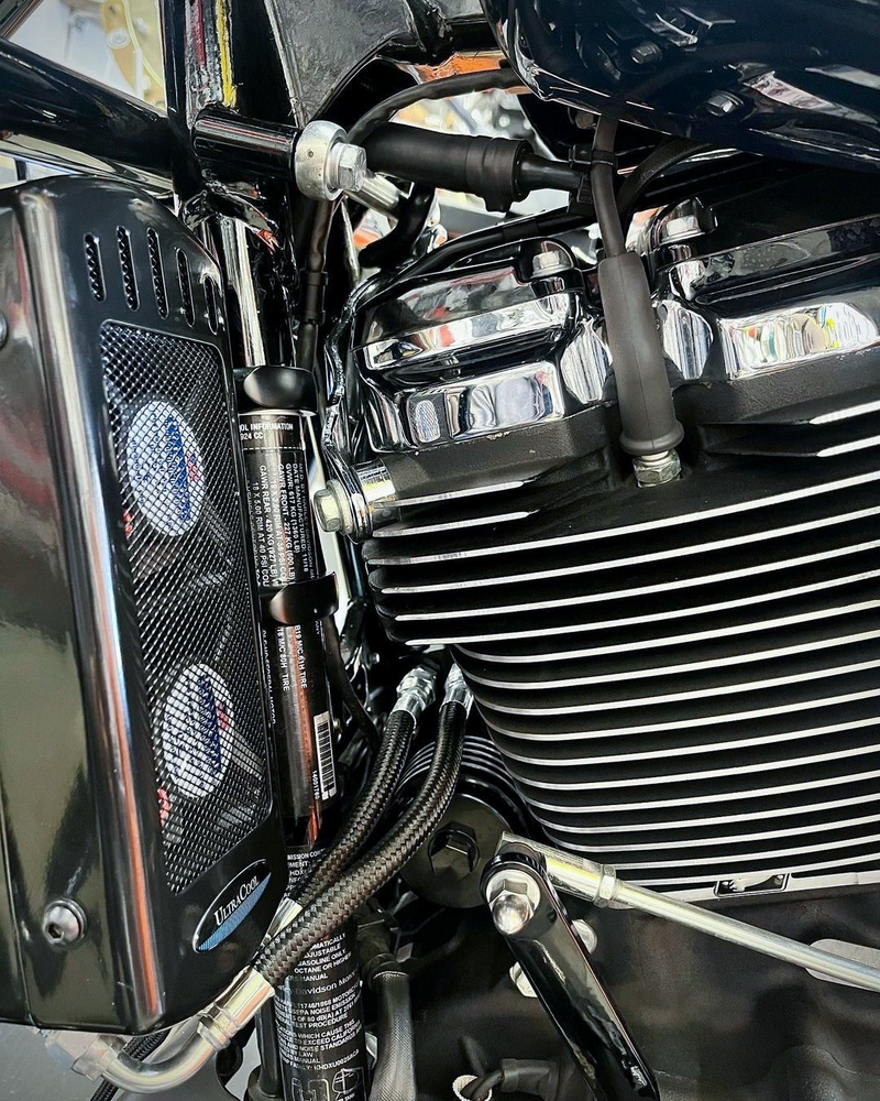 Ultracool Side Mount OIL Cooler M8 Touring ` Gloss Black - SMT8-1G For Harley Touring 2017-2023