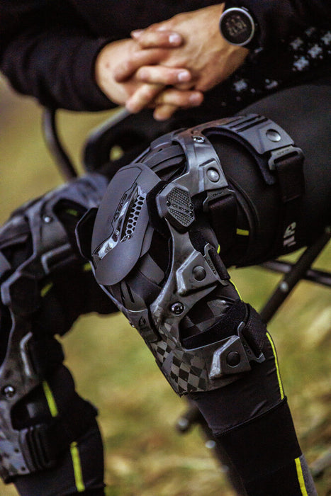 Evs 663-6200S WEBECL-BK-SP WEB ECLIPSE KNEE BRACE BLACK PAIR SM