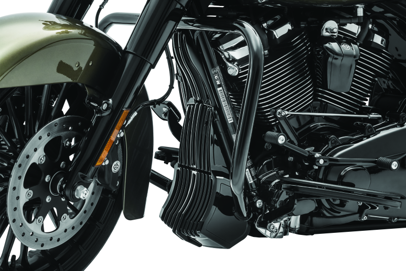 Kuryakyn 6418 Oil Cooler Cover Milwaukee-8 Black - User 1