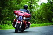 Kuryakyn 1387 Smooth Windshield Trim 14-Up Touring Chrome - User 3