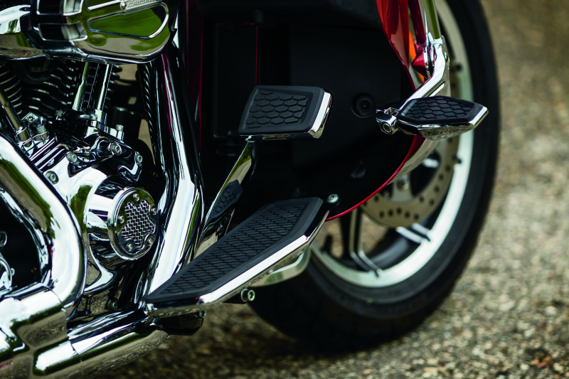 Kuryakyn 5900 Hex Driver Floorboards Chrome - User 1
