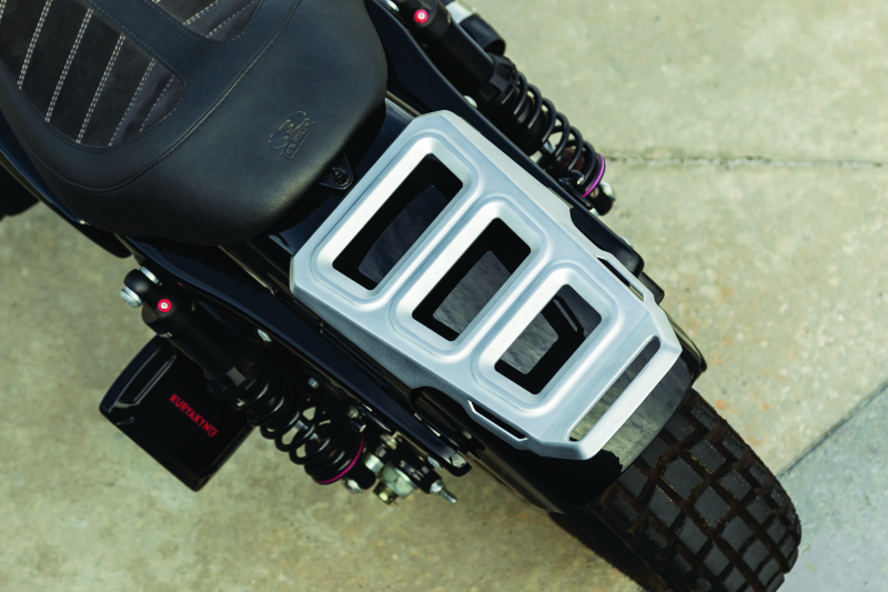 Kuryakyn 6664 Dillinger Luggage Rack Silver - User 1
