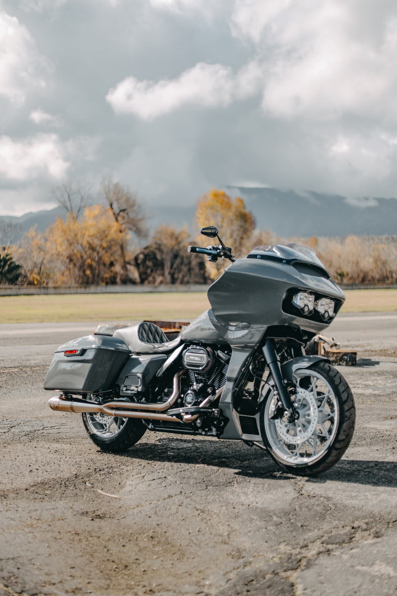 2017-2026 M8 BAGGER - FULL LENGTH "WORKS EDITION" TURNPIKE
