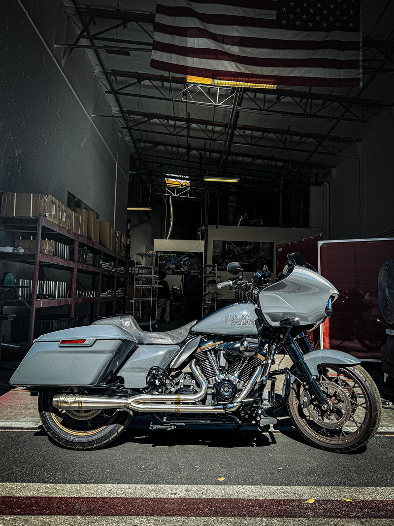 2017-2026 M8 BAGGER - MID LENGTH "ELSINORE"